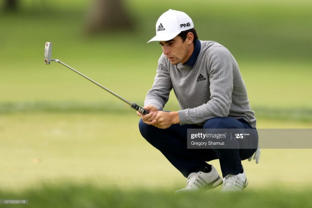 Joaco Niemann resiste las duras condiciones en Winged Foot